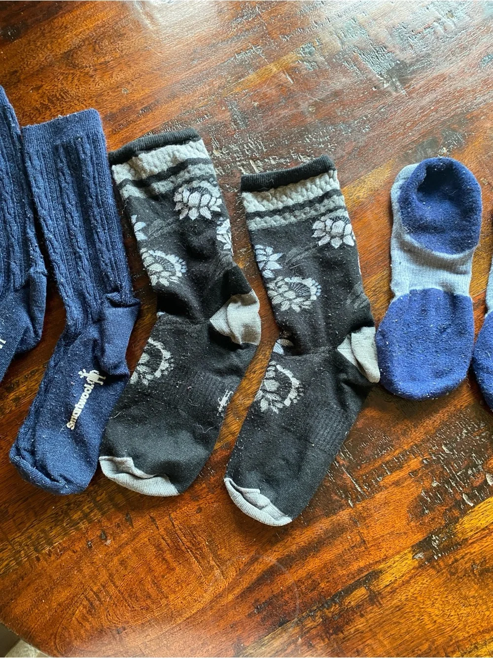 Smartwool women’s merino wool socks sock lot size medium outdoors hiking skiing